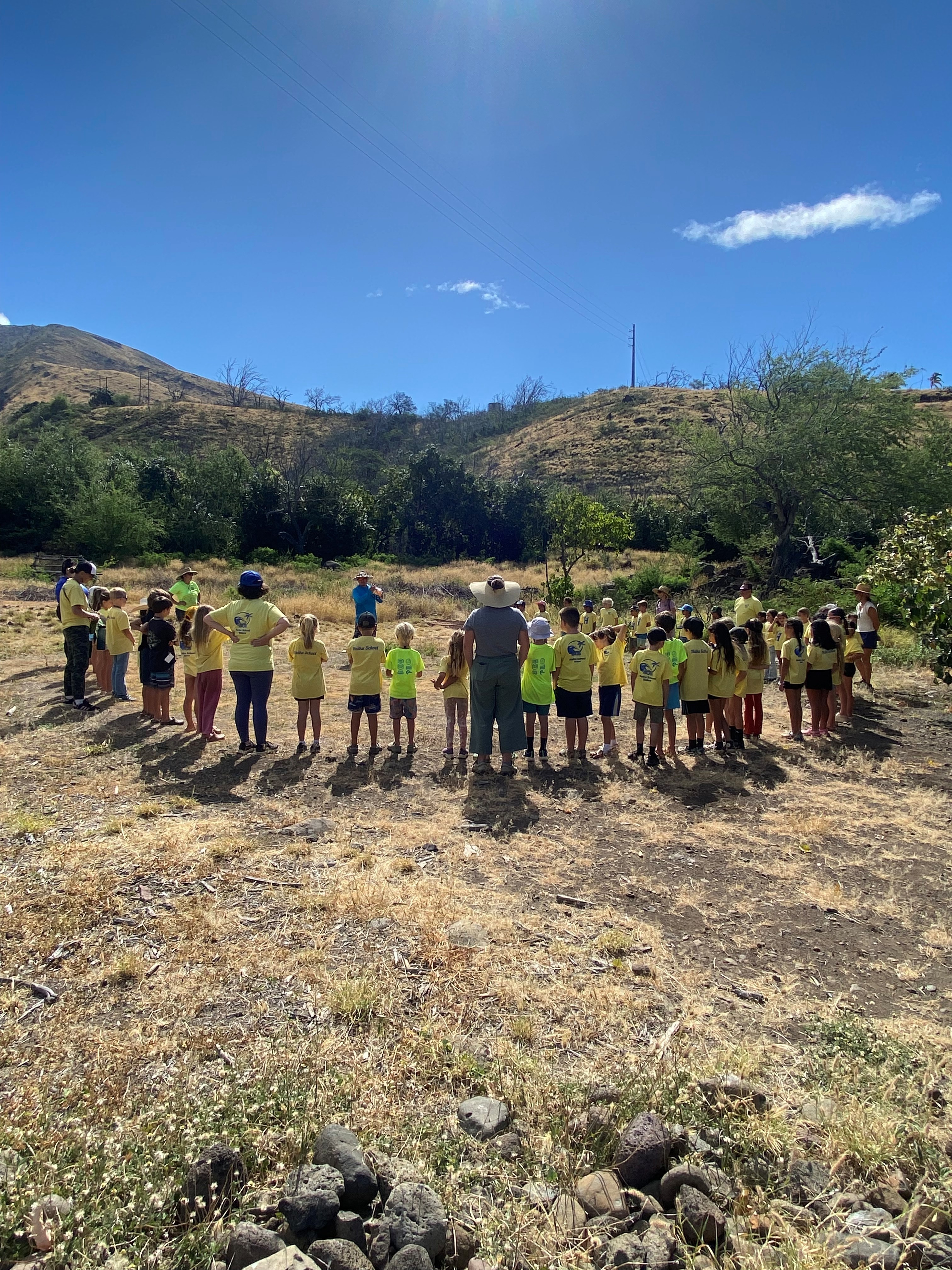 Students gather to kōkua and learn about Kipuka Olowalu. 