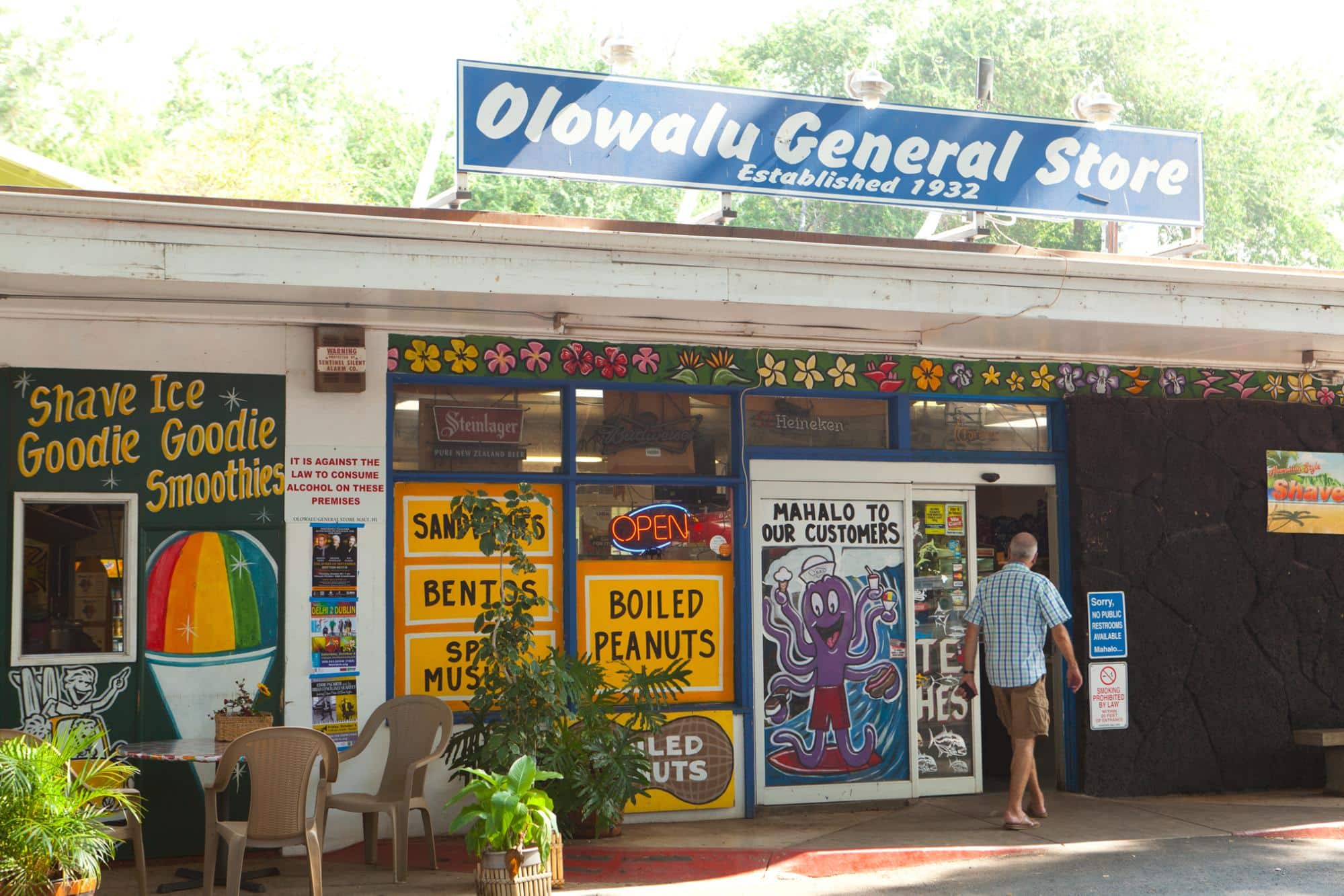 Olowalu General Store is a small family-run roadside stop located in Olowalu who has been serving Maui since 1932.